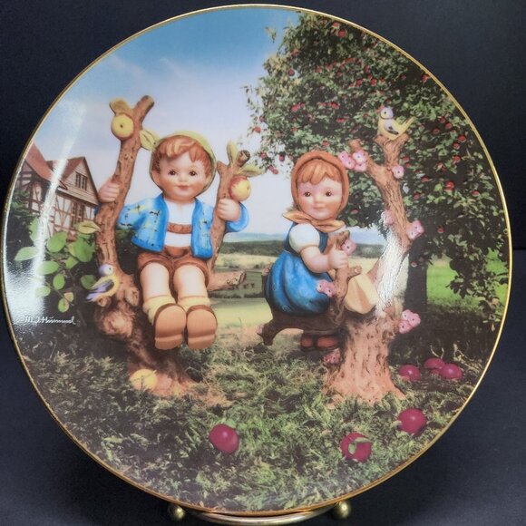 M.J Hummel Apple Tree Boy & Girl Collectors Plate 8'' Danbury Mint 1989 - Picture 1 of 7